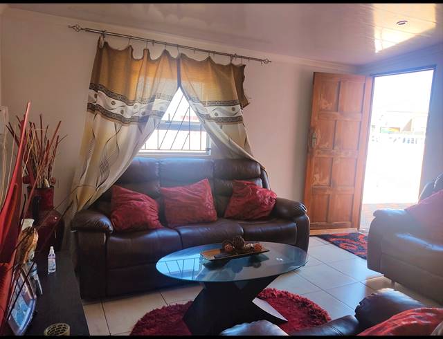 4 BEDROOM HOUSE FOR SALE IN SUMMER GREENS